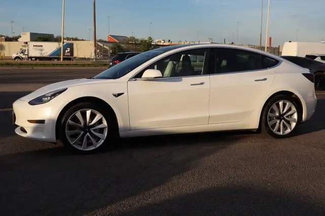 2020 Tesla Model 3 - Photo 3