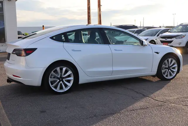 2020 Tesla Model 3 - Photo 8