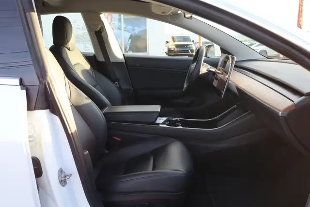 2020 Tesla Model 3 - Photo 9