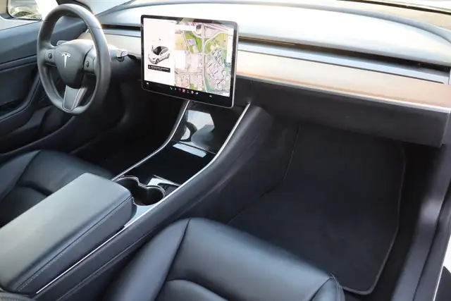 2020 Tesla Model 3 - Photo 10