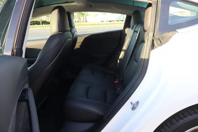 2020 Tesla Model 3 - Photo 12