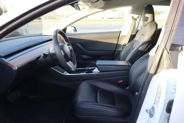 2020 Tesla Model 3 - Photo 16