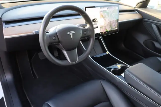 2020 Tesla Model 3 - Photo 17