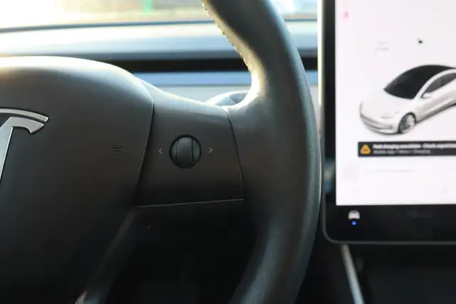 2020 Tesla Model 3 - Photo 18