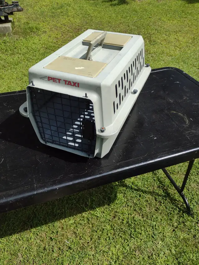 Cat carrying cage