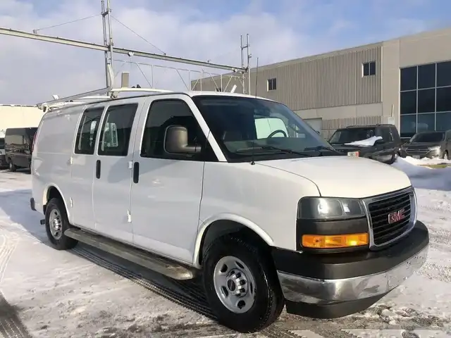 2018 GMC Savana - Photo 4