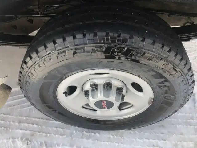 2018 GMC Savana - Photo 6