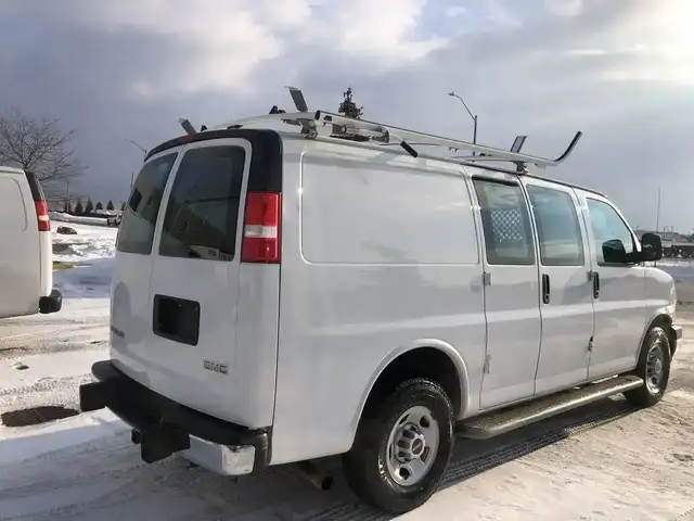 2018 GMC Savana - Photo 10