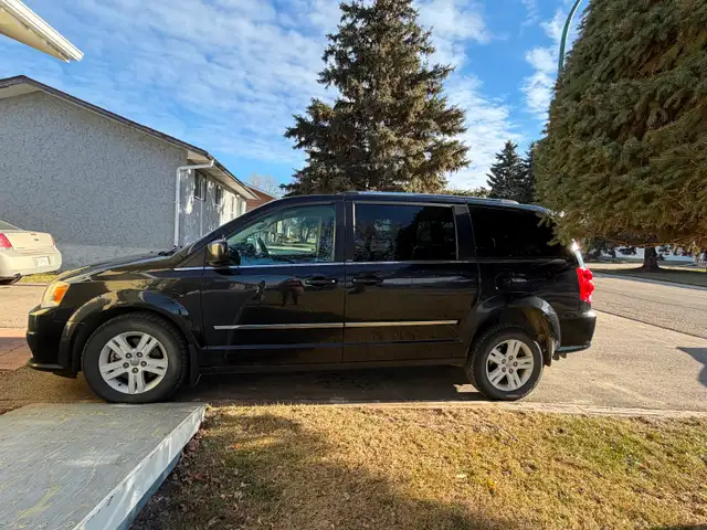 2013 Dodge Grand Caravan Crew wheelchair conversion - Photo 2