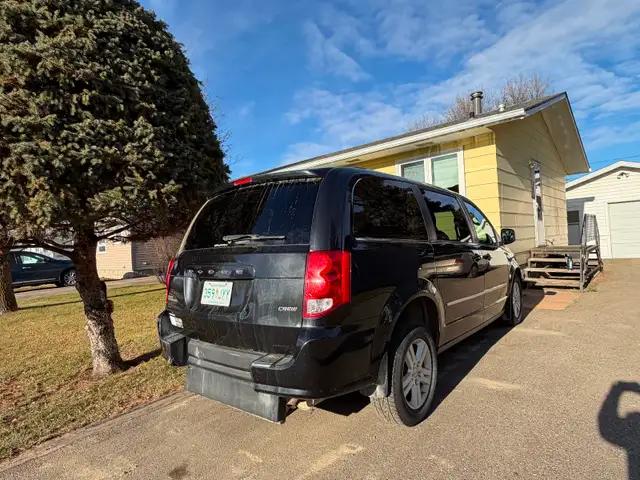 2013 Dodge Grand Caravan Crew wheelchair conversion - Photo 4