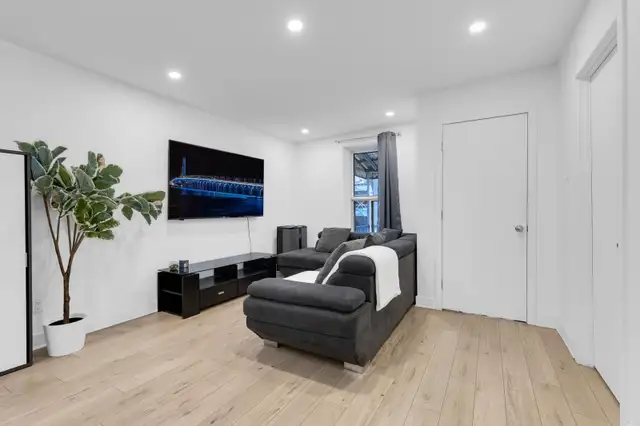 Premium Furnished Rooms | Metro Frontenac | July 1 | From $900 - Photo 6