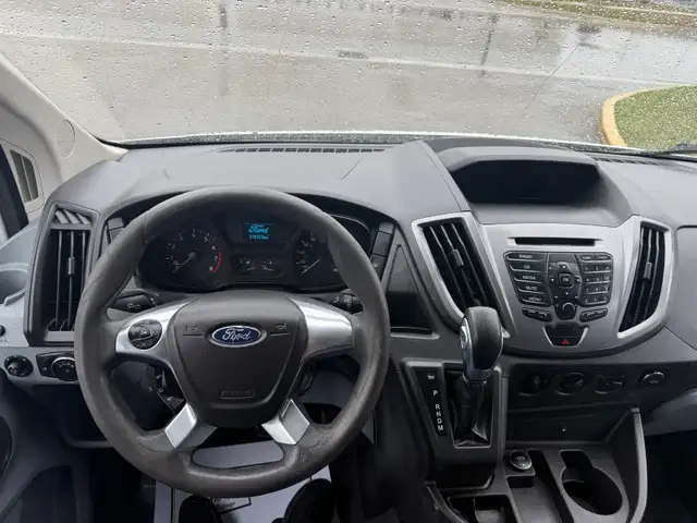 2015 Ford Transit Wagon Ford Transit - 12 Passengers - Photo 17