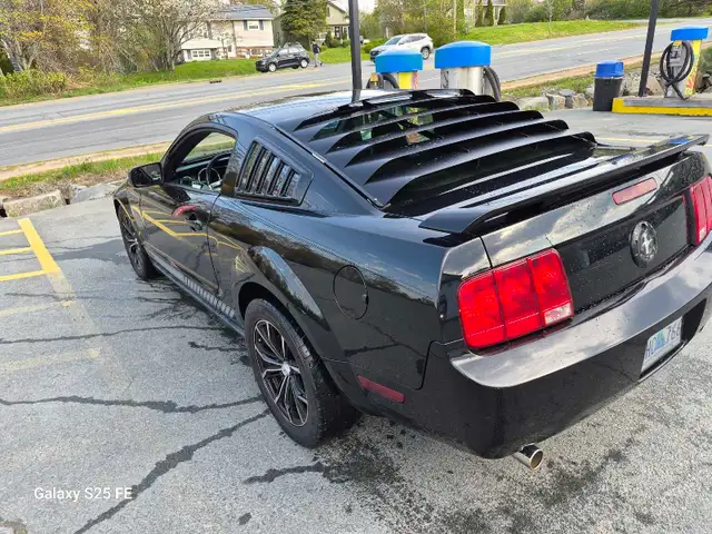 2005 Ford Mustang - Photo 2