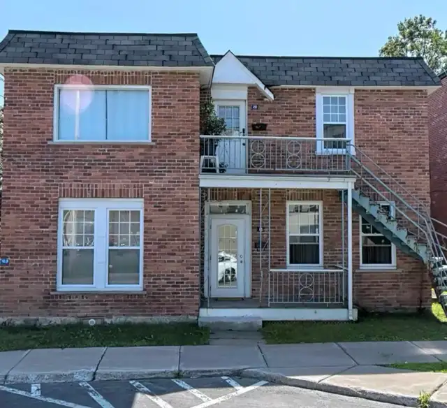 Charmant 4 ½ logement à louer. situé au centre de Sainte-Thérèse