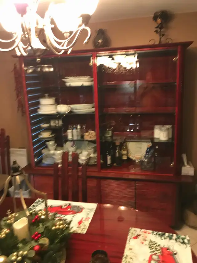 kitchen table with hutch - Photo 2