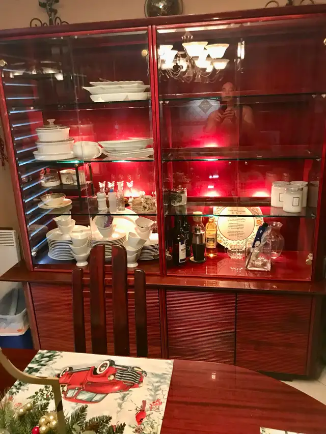 kitchen table with hutch - Photo 3