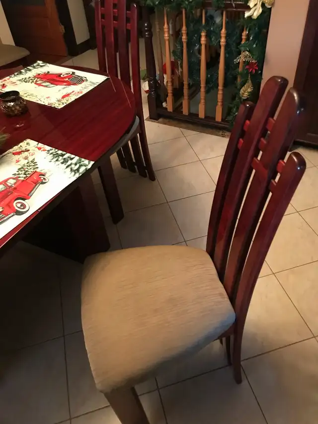 kitchen table with hutch - Photo 4