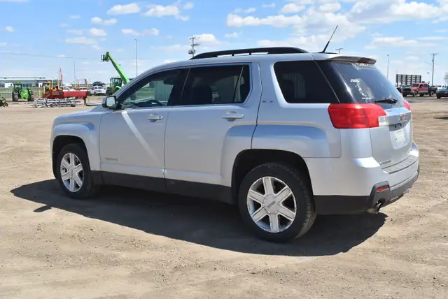 2011 GMC Terrain SLE - Photo 2