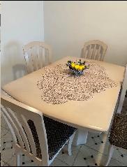 TABLE RECTANGULAR BLANC OFF WHITE 6 CHAISES VIENS ALLOGEMENT400$