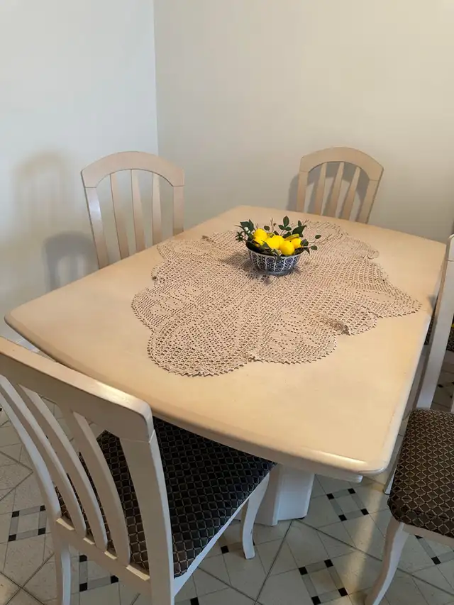 TABLE RECTANGULAR BLANC OFF WHITE 6 CHAISES VIENS ALLOGEMENT400$ - Photo 2