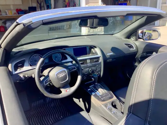 2010 Audi S5 Convertible by owner low kms - Photo 3