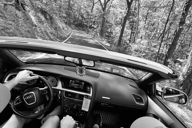 2010 Audi S5 Convertible by owner low kms - Photo 10