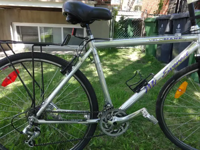 GRAND VÉLO HYBRIDE. VÉLOMANE, TOUTE ALUMINIUM. 21 VITESSES. - Photo 3