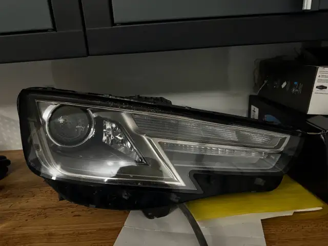 audi a4 HID left headlight - Photo 2