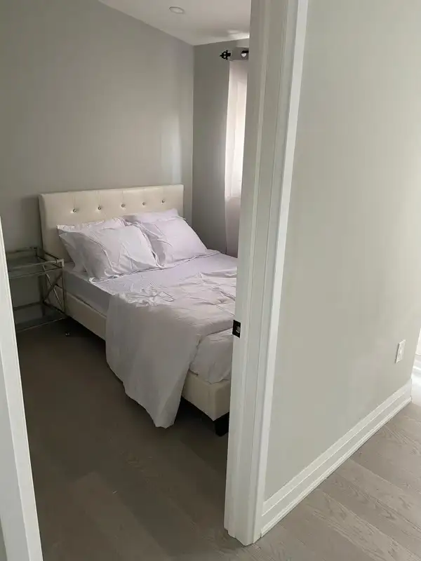 Newly Renovated Furnished Studios & 1BR in Roncesvalles - Photo 3