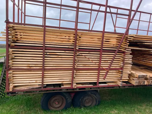 Planches de bois en pin environ 2200 pmp