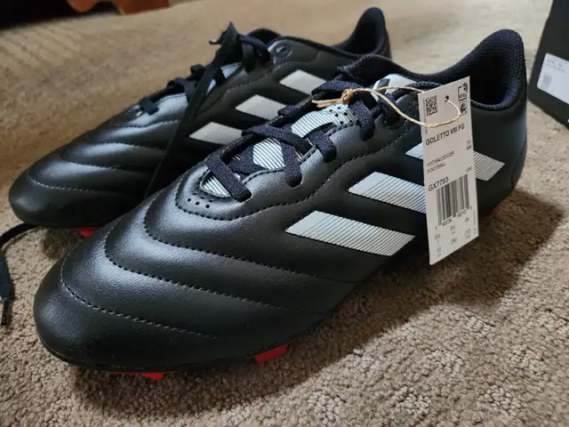BRAND NEW SOCCER CLEATS $40 - Photo 2