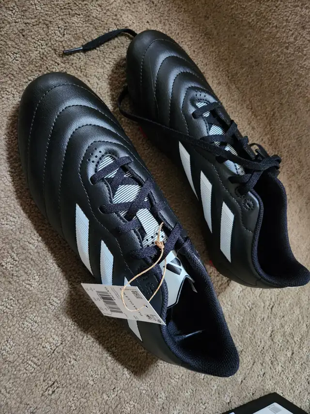 BRAND NEW SOCCER CLEATS $40 - Photo 3