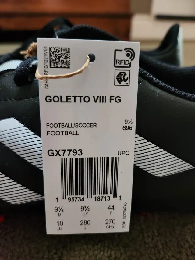 BRAND NEW SOCCER CLEATS $40 - Photo 4