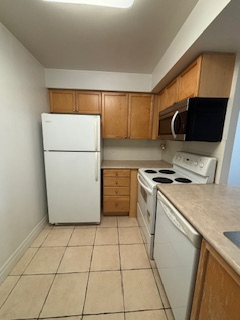 Bright, quiet 1br condo right next to North York Center subway - Photo 9