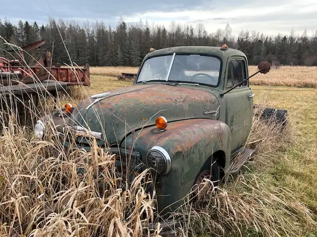 various old trucks - Photo 2