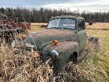 various old trucks - Photo 2