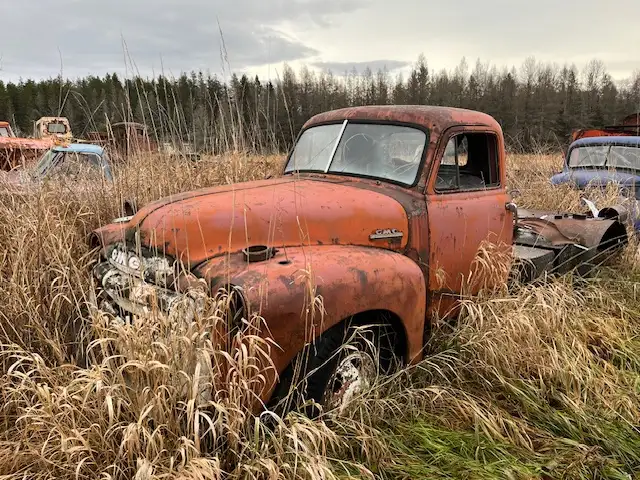 various old trucks - Photo 3