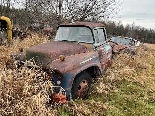 various old trucks - Photo 4