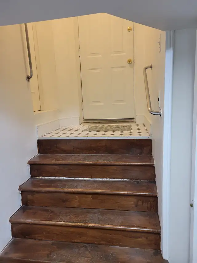 Furnished 1 Bedroom Basement For Rent! - Photo 8