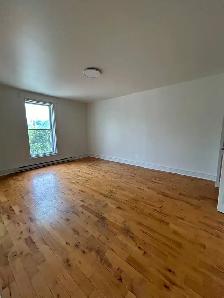 5 ½ à louer/for rent – Hochelaga (près/near métro Viau) - Photo 2