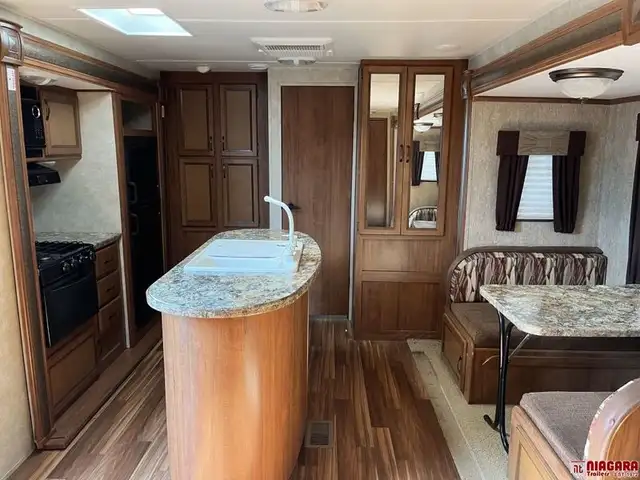 2013 GULFSTREAM KINGSPORT 32TBHT Travel Trailer - Photo 5