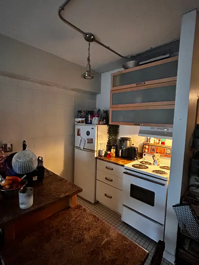 studio,metro laurier/juillet