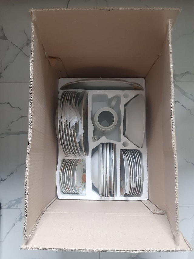 BRAND NEW (Never used) 47 Pieces Dinnerware Set - Photo 3