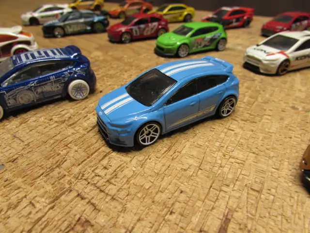 Hot Wheels Ford Focus Collection,- 30 cars in total - Photo 8