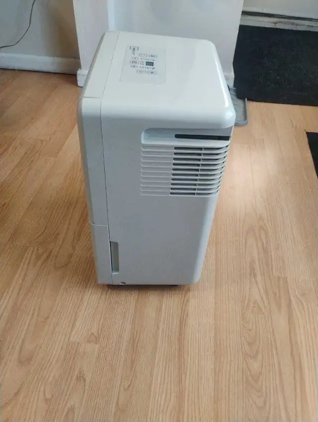 Dehumidifier - Photo 2