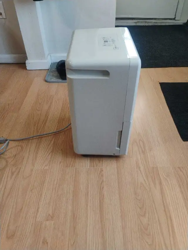 Dehumidifier - Photo 4