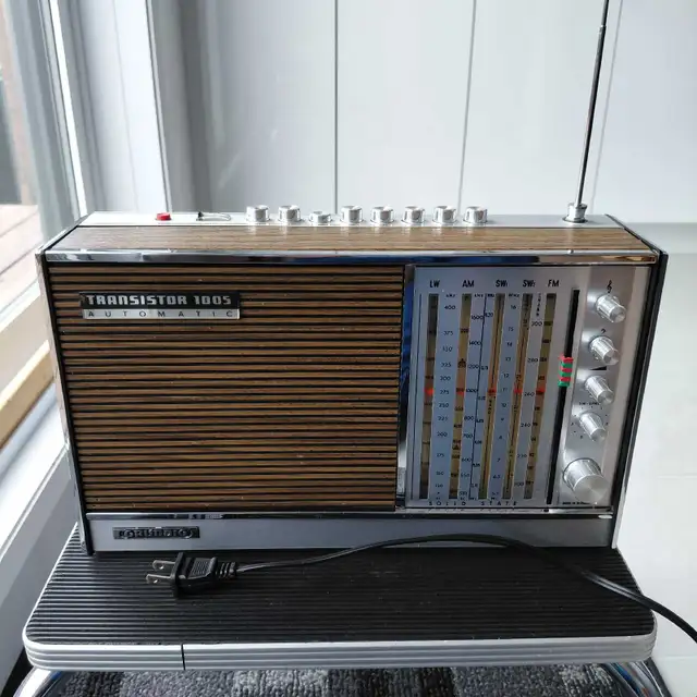 Radio portative vintage Grundig
