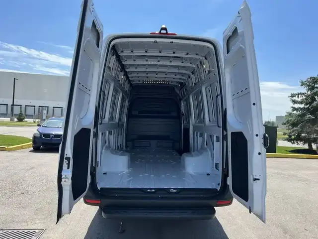 2023 Mercedes-Benz Sprinter Van Sprinter 3500XD- CARGO - Photo 15