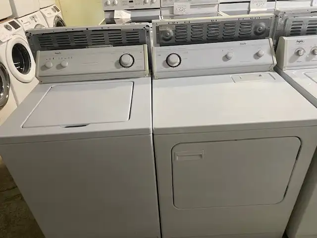 Laveuse sécheuse traditionnelles blanches Inglis