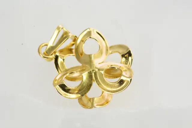 18K 3D FLOWER PENDANT - Photo 3